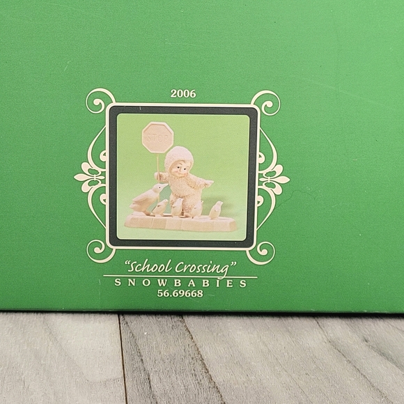 Snowbabies SCHOOL CROSSING 2006 Department 56 - 56.69668 Penguins 4.75" - Picture 13 of 14